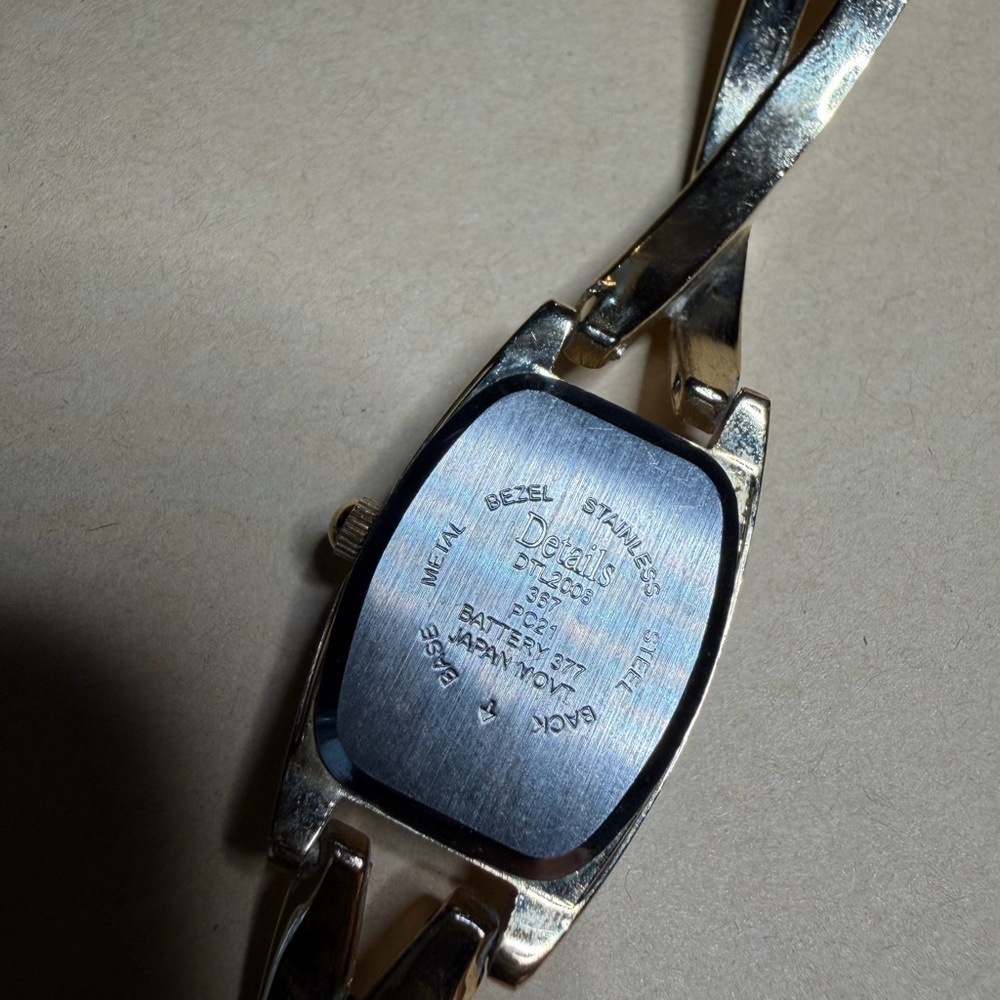 Details Intertwined Gold-Tone Watch - Picture 10 of 13
